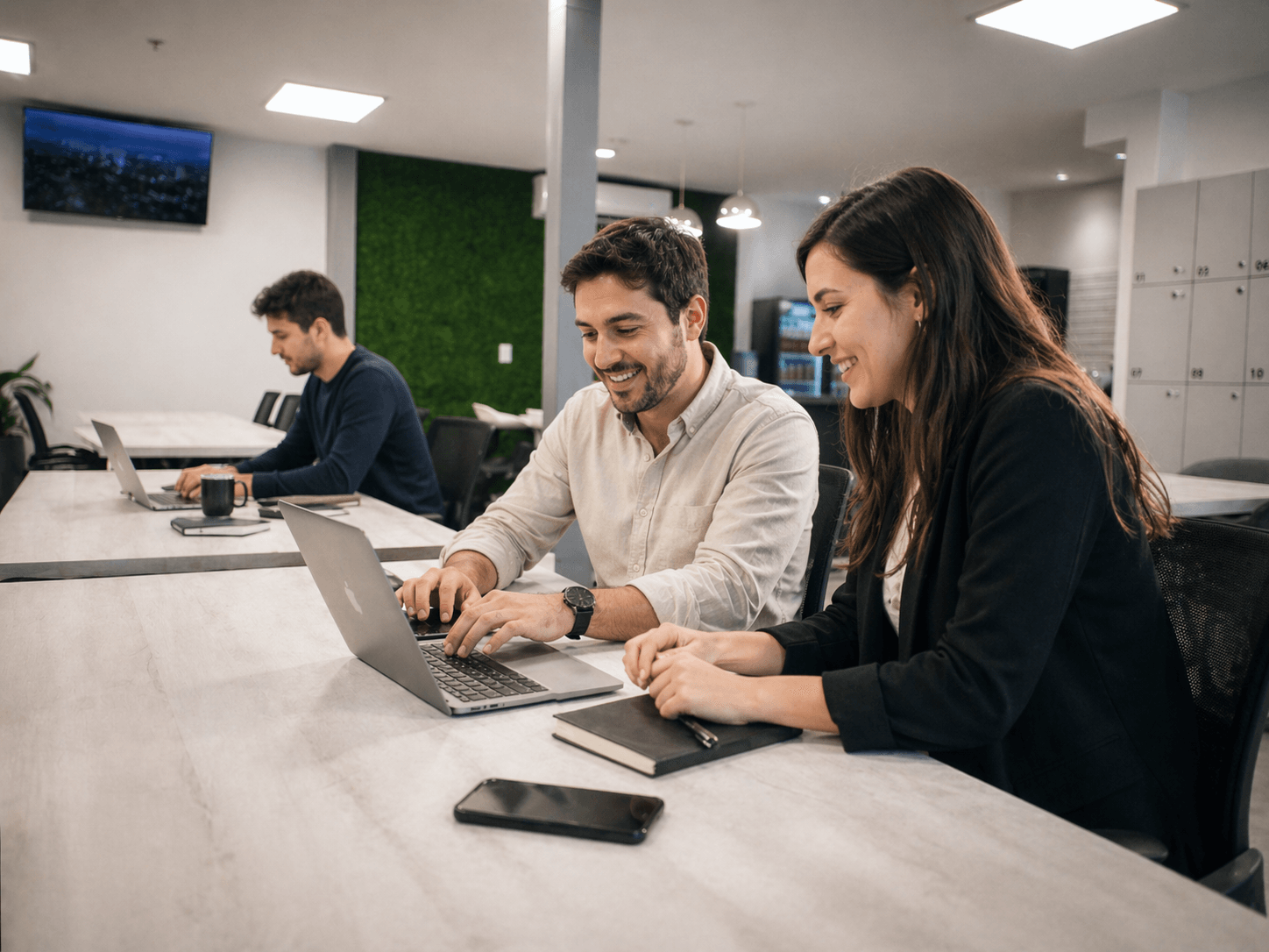 Personas trabajando en Workbox