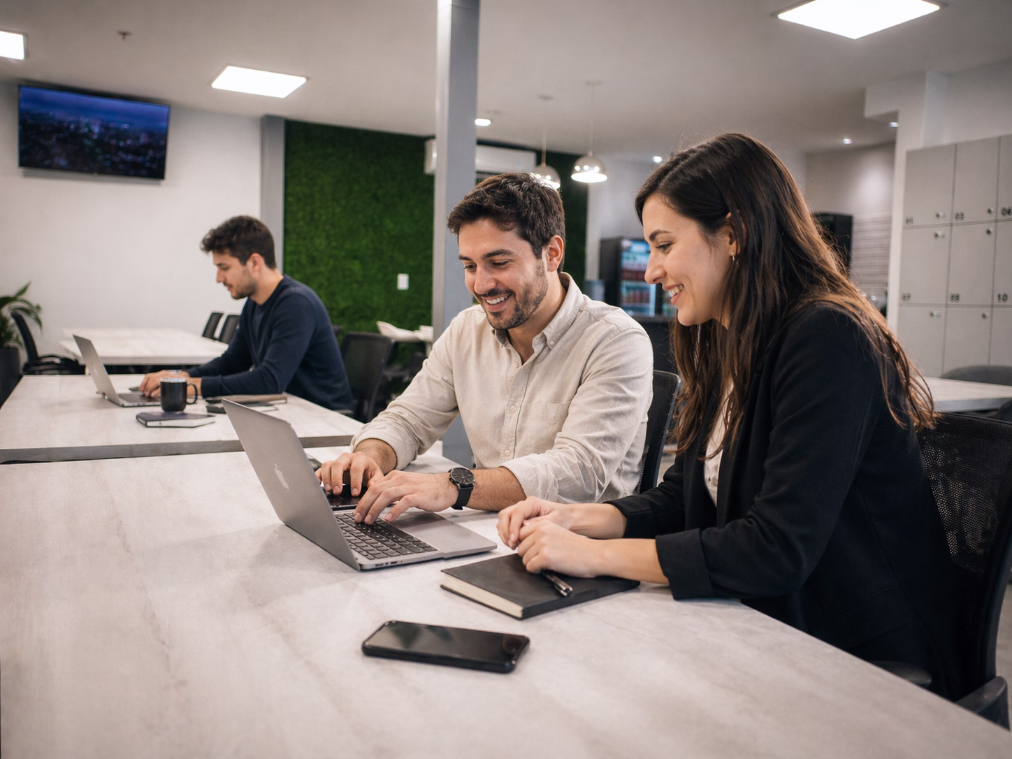 Personas trabajando en Workbox